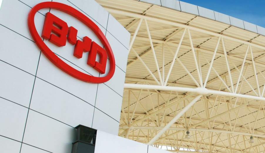 比亚迪在2019年的至暗时刻，惨遭“门口抢人”