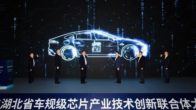 首款全国产自主可控高性能车规级MCU芯片DF30发布