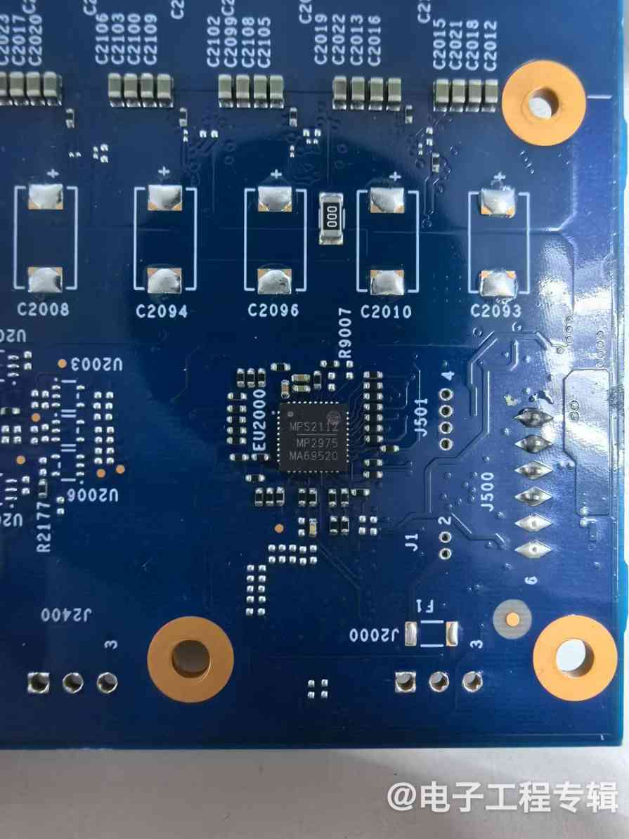 Intel顶配游戏显卡拆解，里面长什么样？(图19)