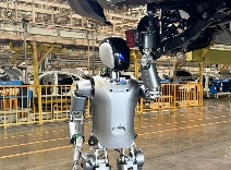 IFR报告：中国工业机器人密度全球第三，仅次韩国、新加披