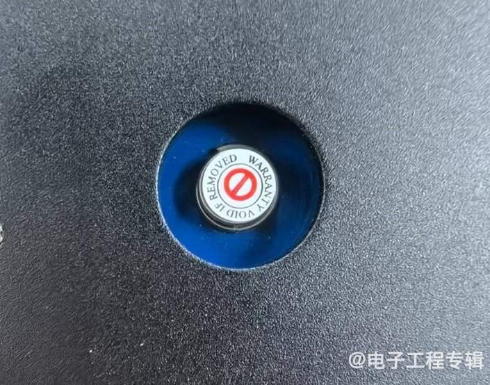 Intel顶配游戏显卡拆解，里面长什么样？(图9)