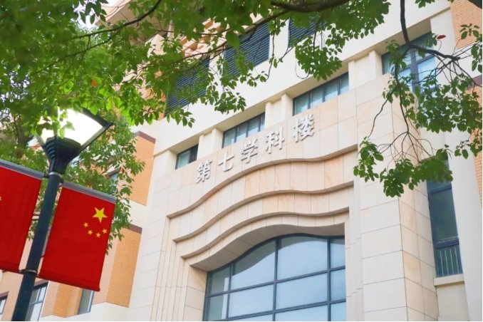 上海应用技术大学等联合团队突破二维半导体材料异质外延技术