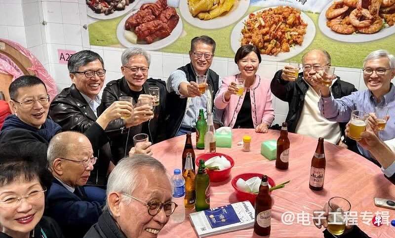 黄仁勋谈三种机器人将实现大规模量产，并加速认证三星HBM
